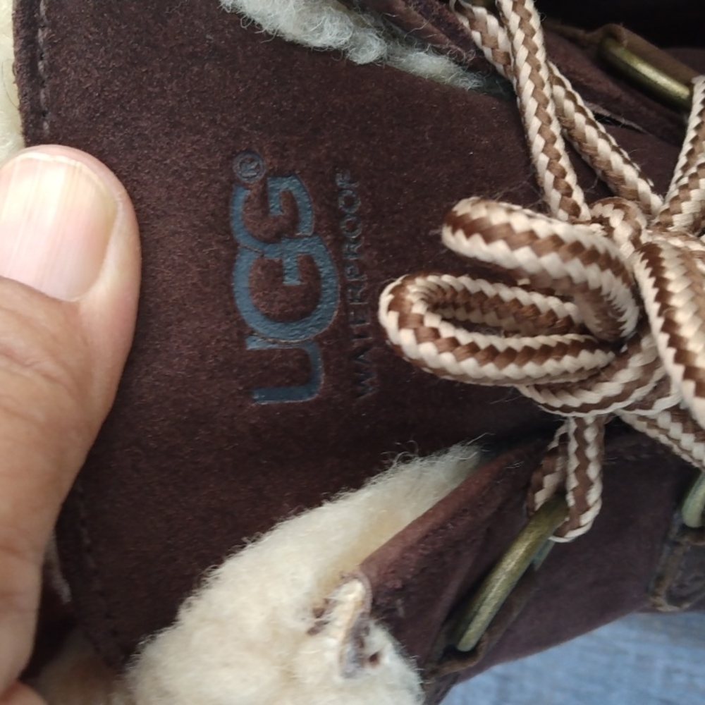 UGG Ostrander Women's Boots - Picture 9 of 12